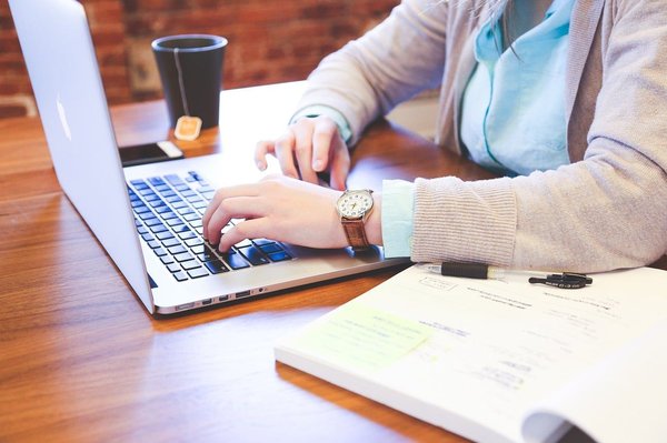 Portage salarial : avantages et inconvénients à connaître avant de se lancer