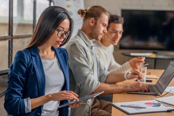 Comment l'IA de génération d'images optimise-t-elle la représentation visuelle des produits dans les entreprises ?