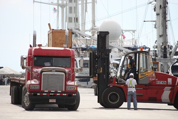 Location camion plateau : transportez vos véhicules sans stress